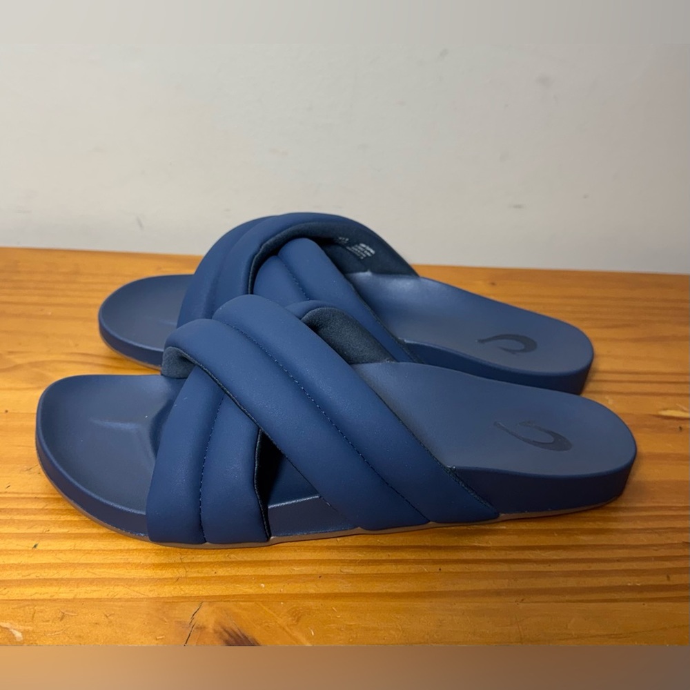 OluKai Hika Puffy Slide Sandals Navy Blue Comfort Slip On Beach Womans sz 9 $85